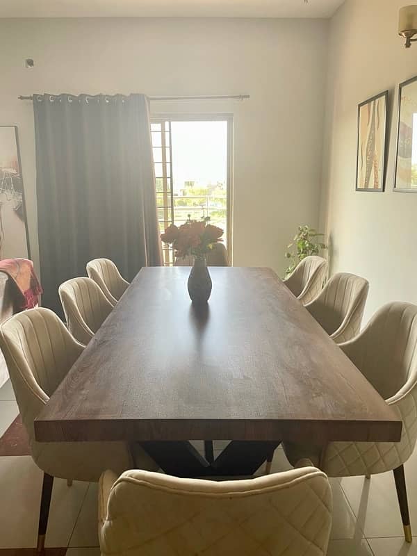 8 seater dining table - brand new 2