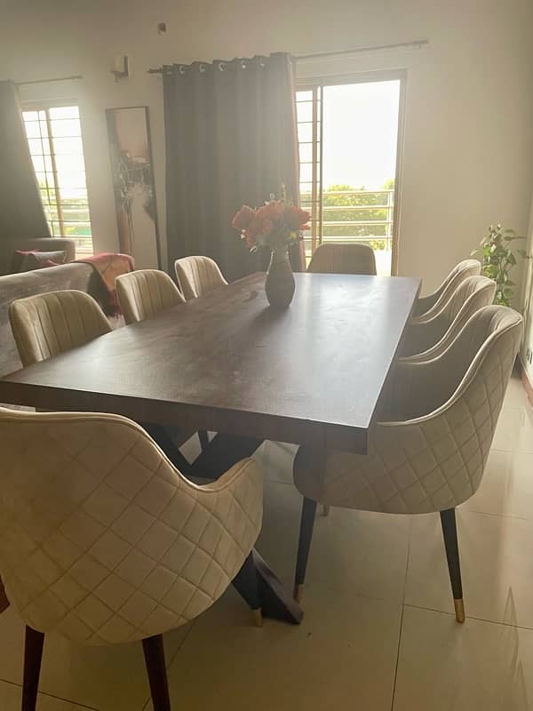 8 seater dining table - brand new 3