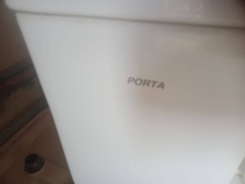 4 porta brand comods and 4 wash sinks for sale 3