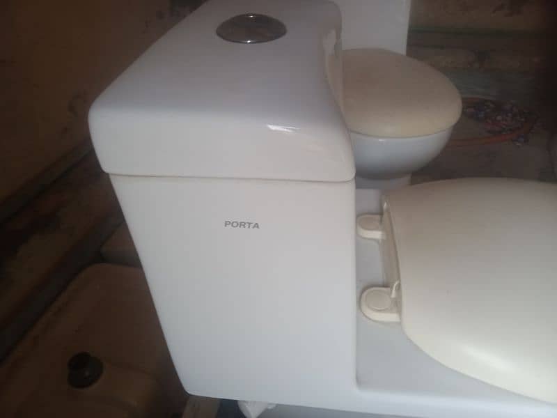 4 porta brand comods and 4 wash sinks for sale 4