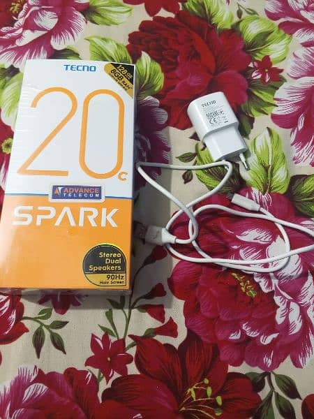 8+128 ram 3 month used on Guarantee 1 years & model Tecno spark 20C 1