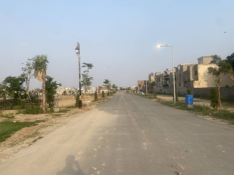 3 Marla Plots are Available for sale, Ready to Construction,Vip locations main college road lahore, LDA Approved Society 1