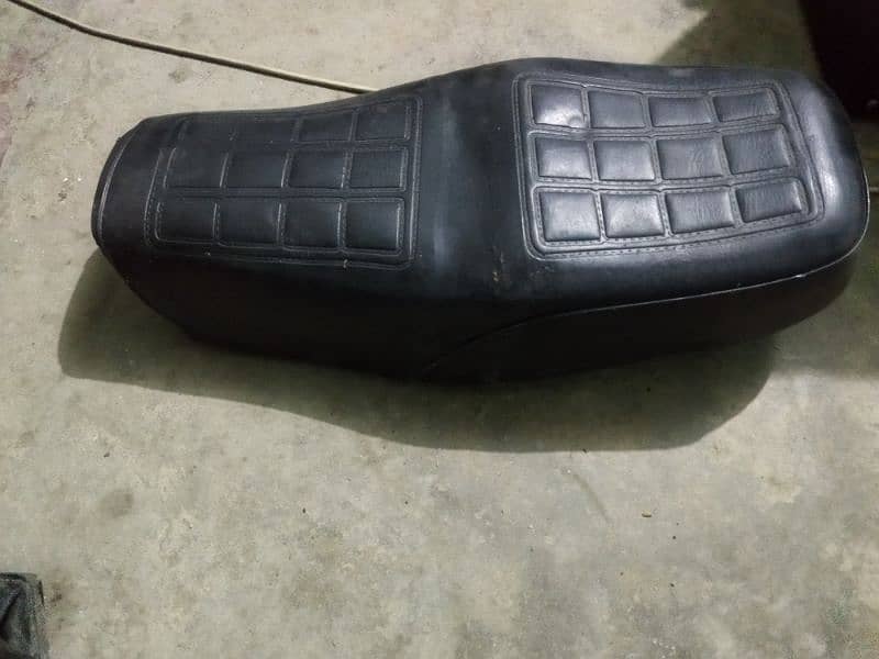 Honda 125 dwon model genuine seat 2