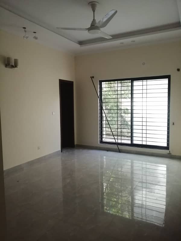 G-9/4 size 40x80 Ground floor 3bed 3bath ding Tvloung kitchen 5