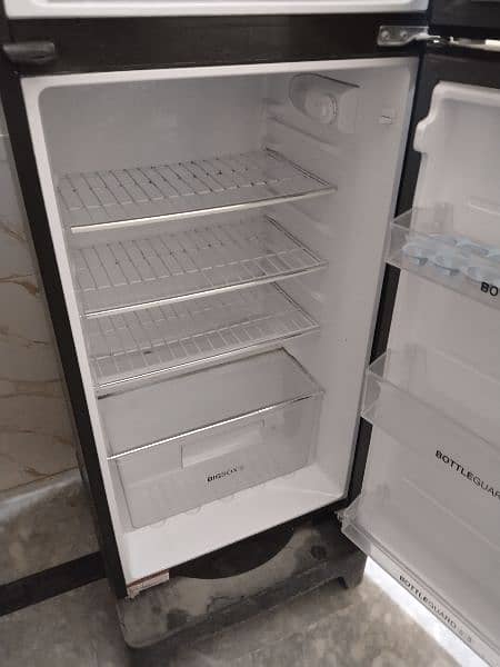 Haier 276 glass dor new fridge 3