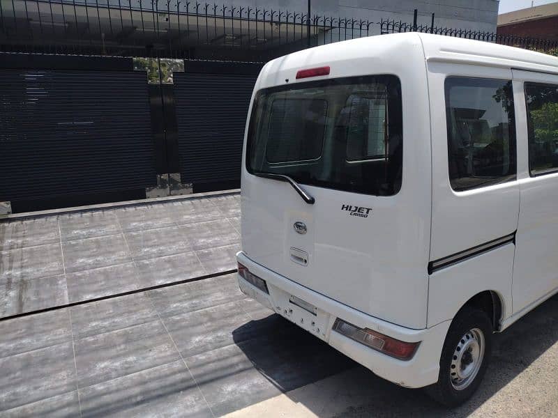 Daihatsu Hijet 2020 1