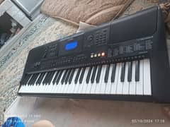 Yamaha PSR-E453 With Box. 9/10 Condition