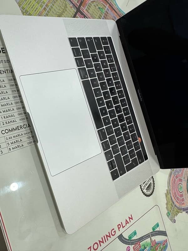 Macbook Pro 15’inch 2017 1