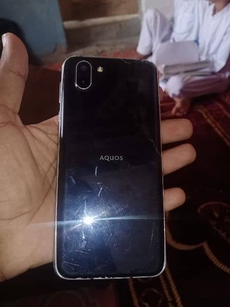 AQUOS R2 2