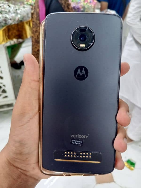 I am selling my Motorola z4 mobile. . storage 4/128. . 4