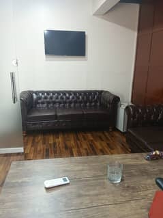 VIP LAVISH SEMI FURNISHED OFFICE FOR RENT 1400SQFT WITH LIFT