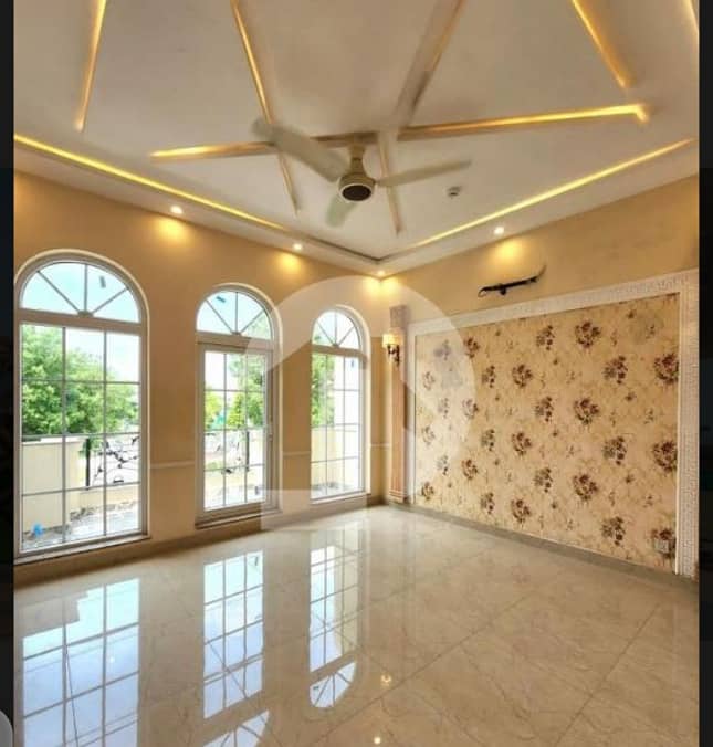 10 Marla Spanish house for sale in dha phase 8 ex park view 4