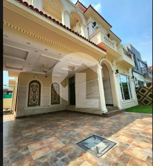 10 Marla Spanish house for sale in dha phase 8 ex park view 14