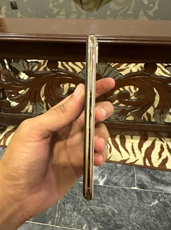 iphone xs 256 gb pta approved with box and charger 2