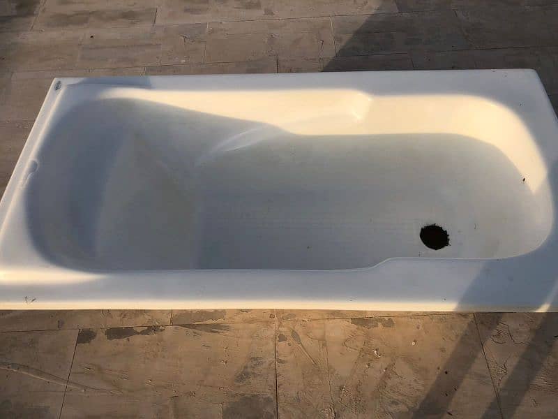 Bath Tub - White Color 2