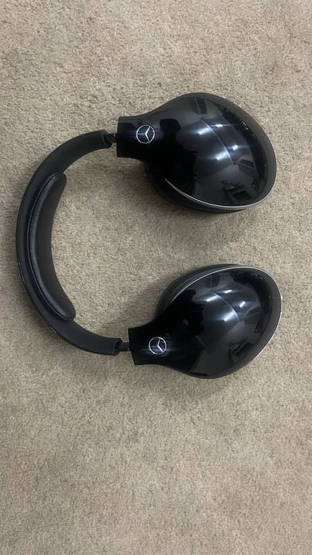 Mercedes-Benz Headphone 0