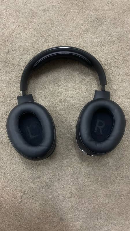 Mercedes-Benz Headphone 6