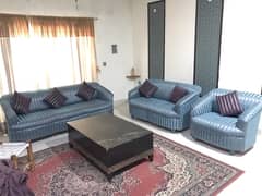 Selling sofa set with table