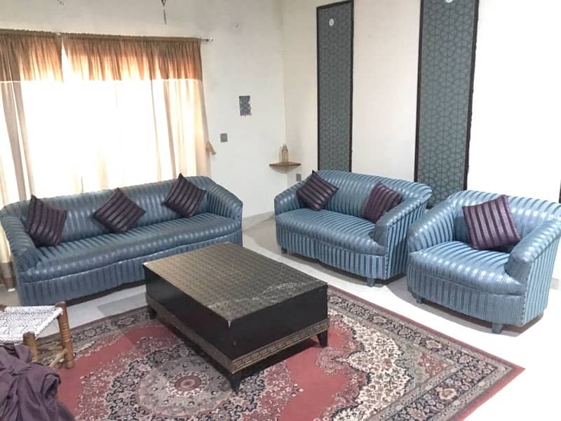 Selling sofa set with table 0