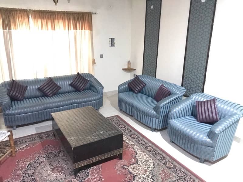 Selling sofa set with table 1