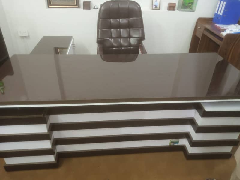 Reception Counters/Conference Tables/Executive Tables/Workstations 16