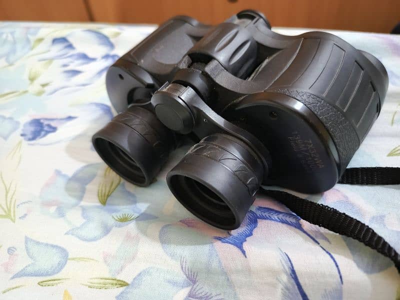 39m /1000m field 8 bak 4. 

High quality American binoculars long range 1