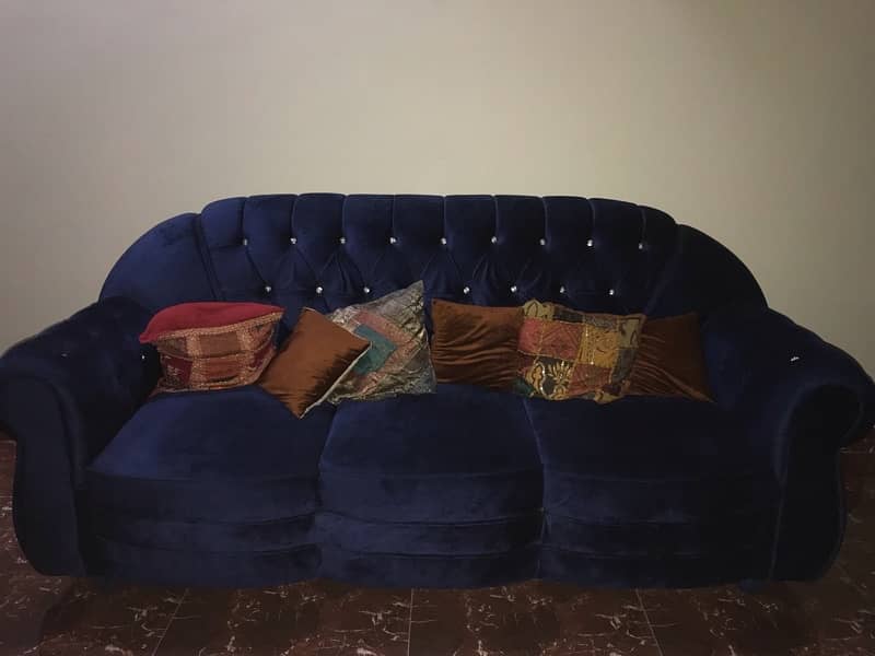 Selling new sofa set with table 2