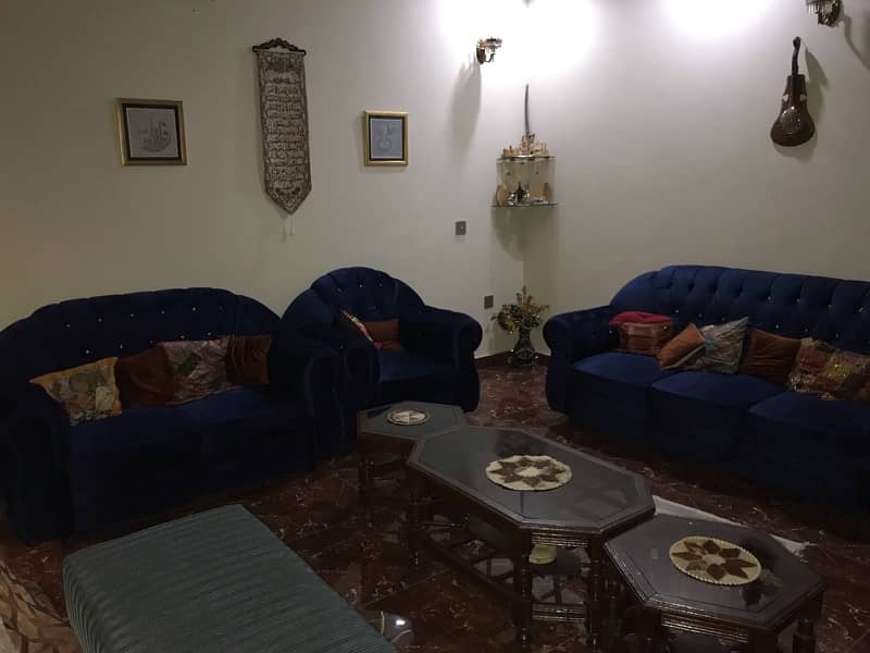 Selling new sofa set with table 5