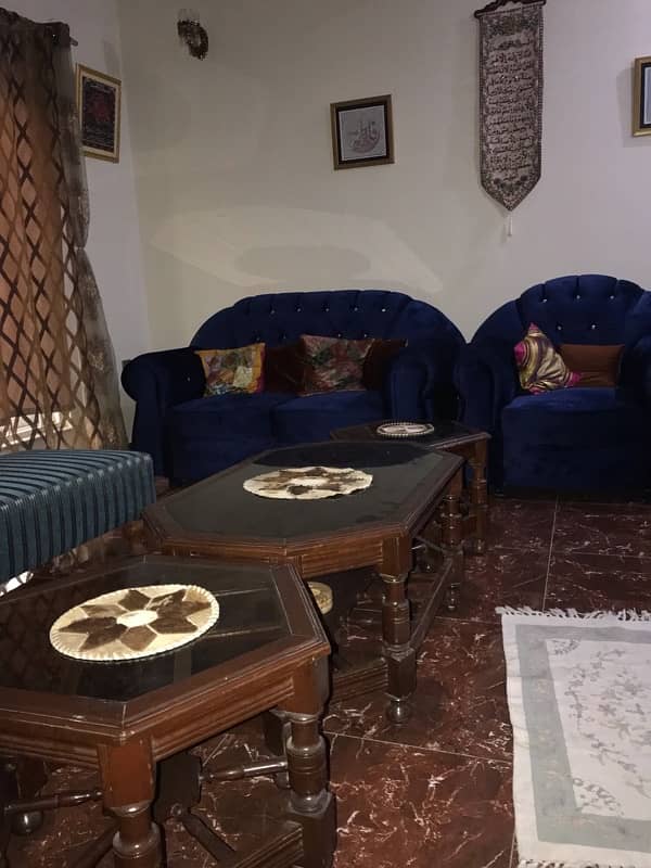 Selling new sofa set with table 8