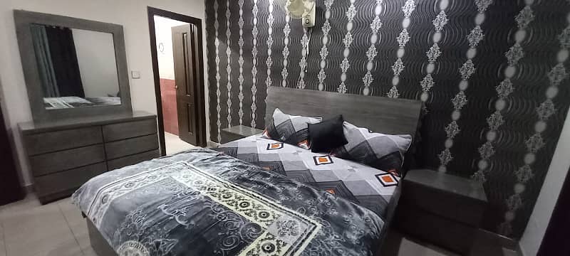 Par Day short time One BeD Room apartment Available for rent in Bahria town phase 4 and 6 empire Heights 2 Family apartment 0