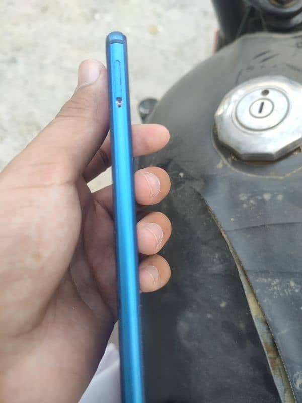 aoa I am selling Huawei p 20 lite 4/64 6