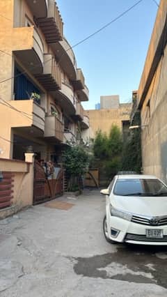 6 marla upper well located Portion for rent in main Gulzar e Quaid