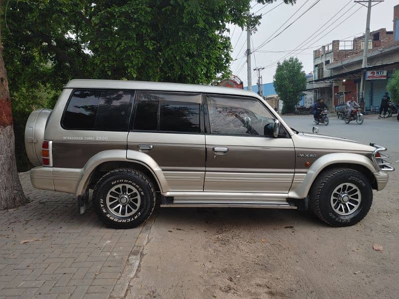 Mitsubishi Pajero 2