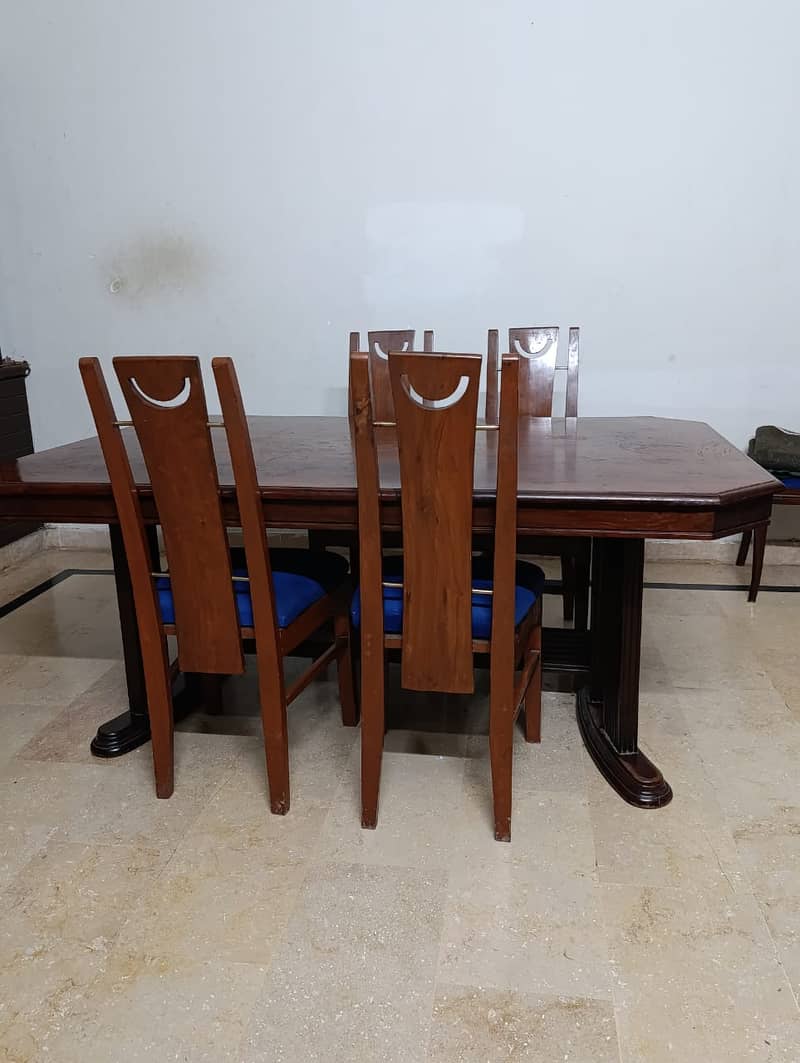 Dining Table with four chairs 0