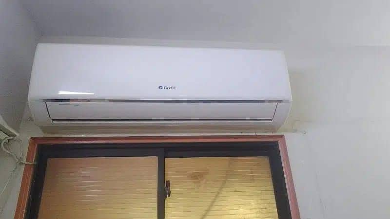 Gree Ac split inverter heat and cooling good condition. . 1.5 ton 0