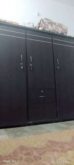 3 door wardrobe