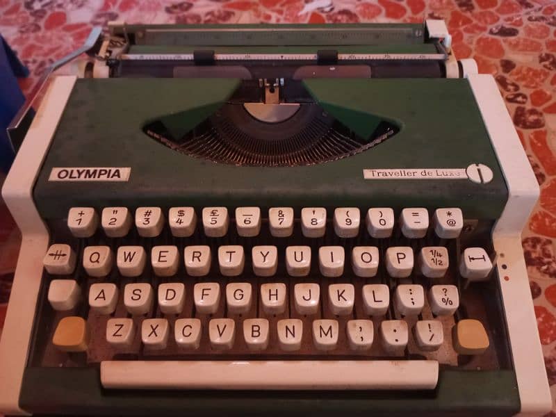 typewriter olympia 1