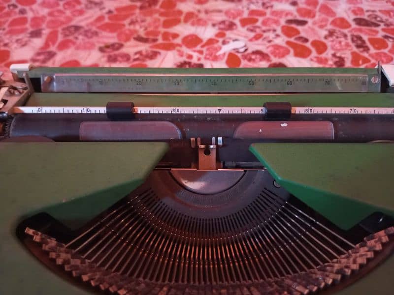 typewriter olympia 6