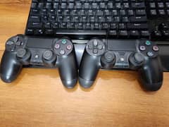 pS4 controllers × 2