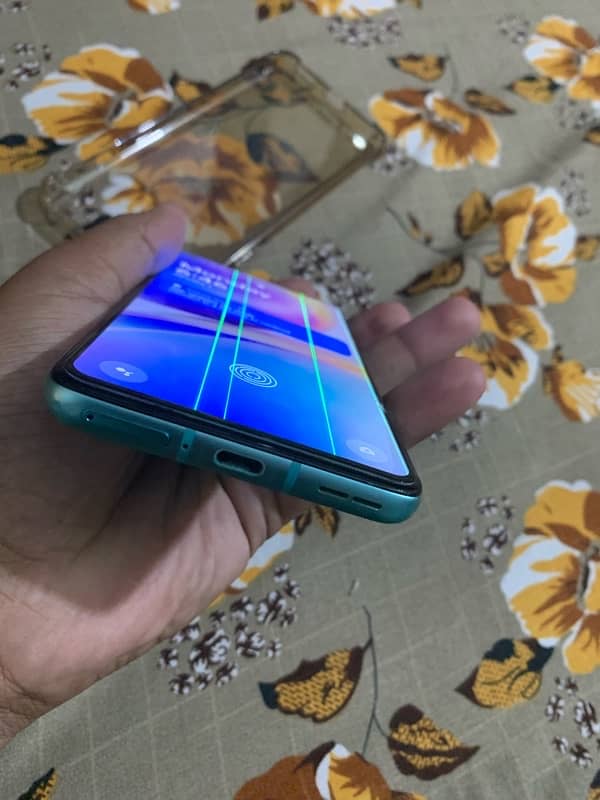 am selling One Plus 8t 12/256 Urgent Sale 6