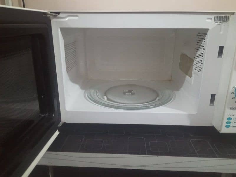 Dawlance microwave 1