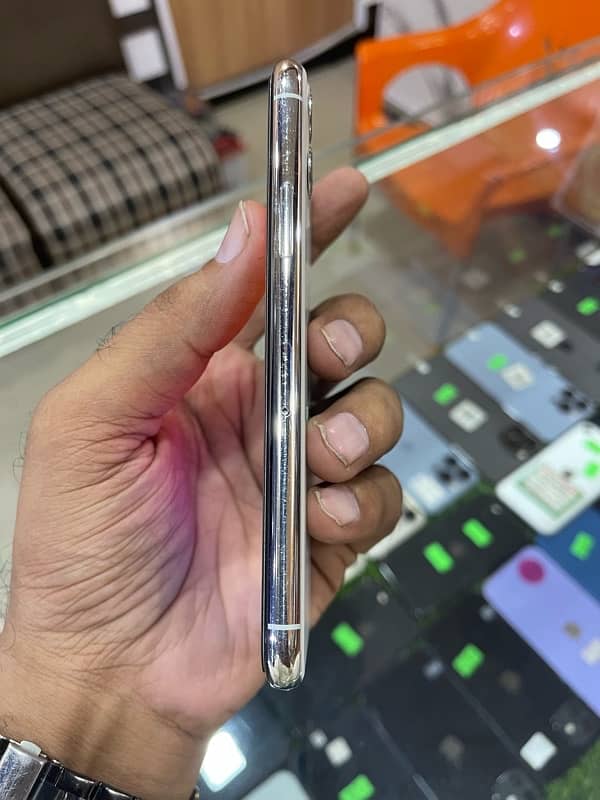 Iphone 11 PRO | 512GB | PTA Approved 1