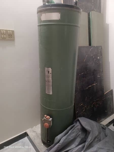 Singer 30 Gallon Gas Geyser 3 Seasons Used 1