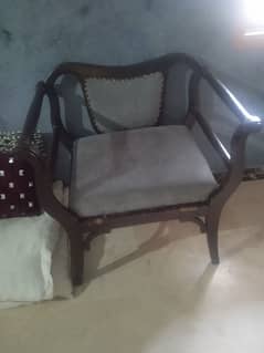 4 seater sofa set for sale . condition is good 10\10