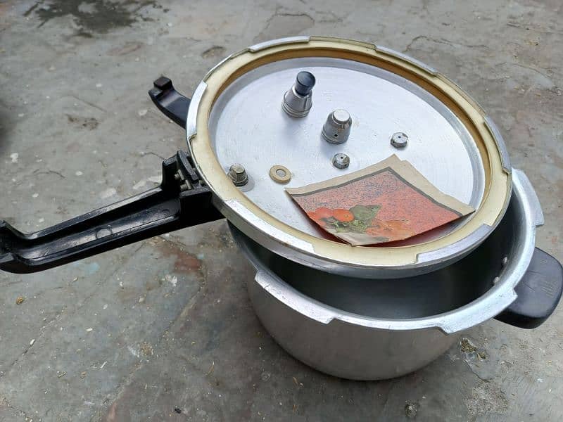 new hai pressure cooker use ni kiya 1