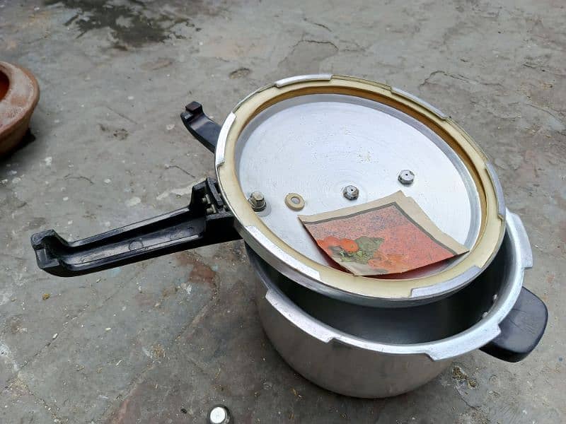 new hai pressure cooker use ni kiya 5