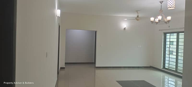 3 Bed FLAT For Rent On 5th Floor 10