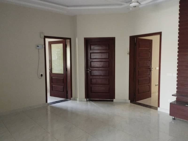 10 marla upper portion for rent in SOUTHERN BLOCK 20