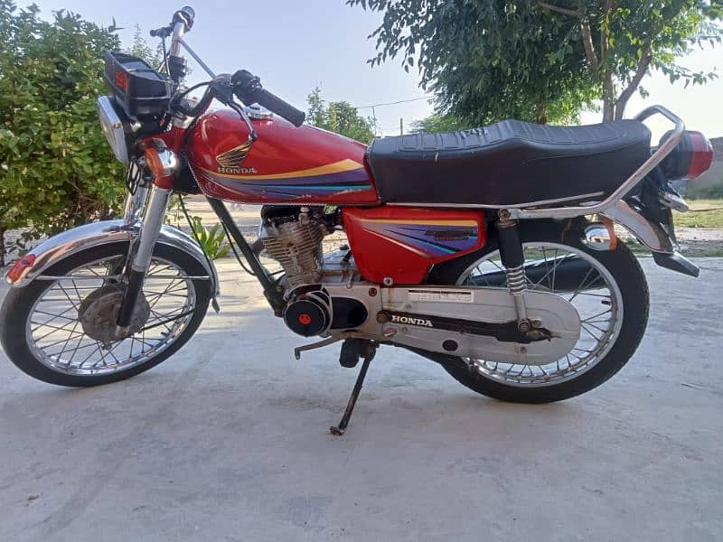 Honda 125CG baik FOR sale conCall my WhatsApp number 03284724204 1