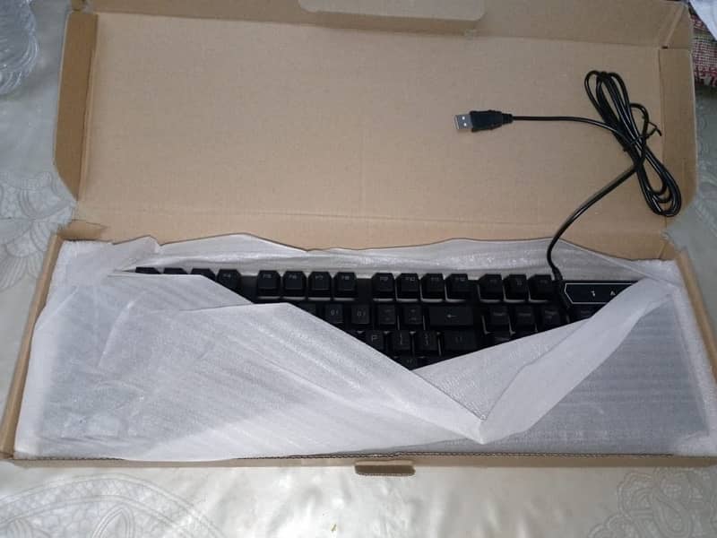 Special for gaming user V4 keyboard set with mouse&mousepad&data cable 1